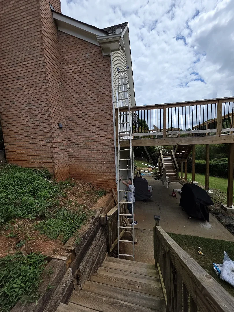 162 ft of Bronze 6-Inch Gutter on a Three-Story – Hamilton Way — photo 2 of 3