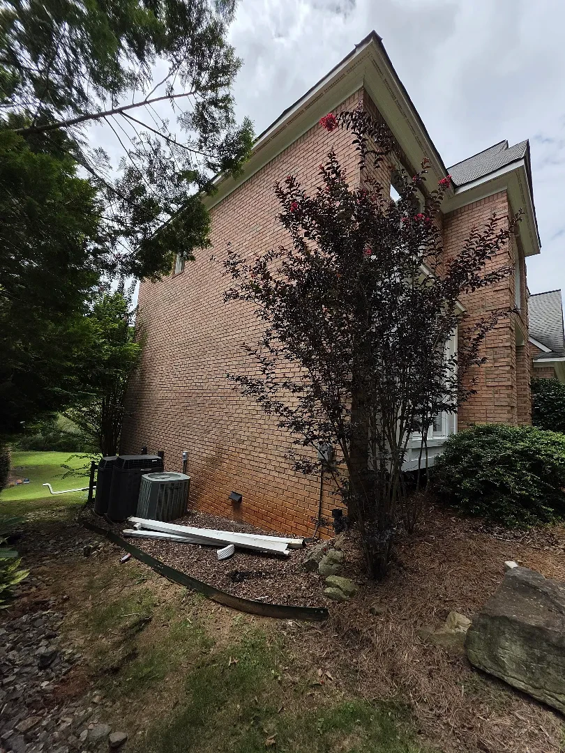 162 ft of Bronze 6-Inch Gutter on a Three-Story – Hamilton Way — photo 1 of 3